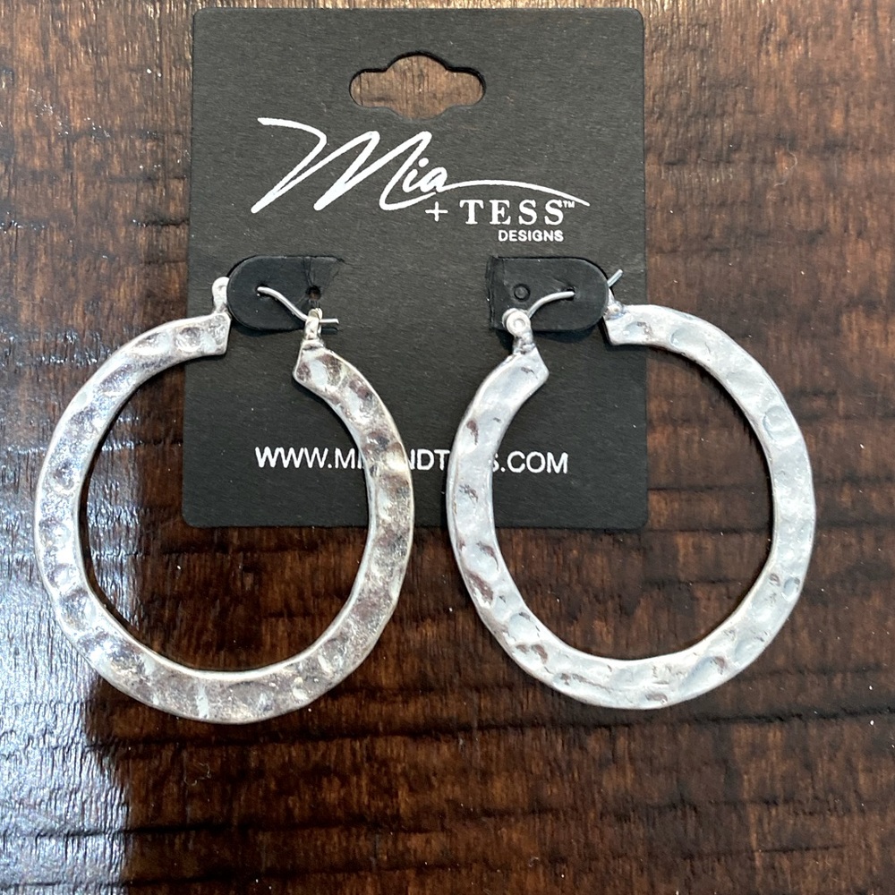 3/$15 !   Mia & Tess Silver Hoops